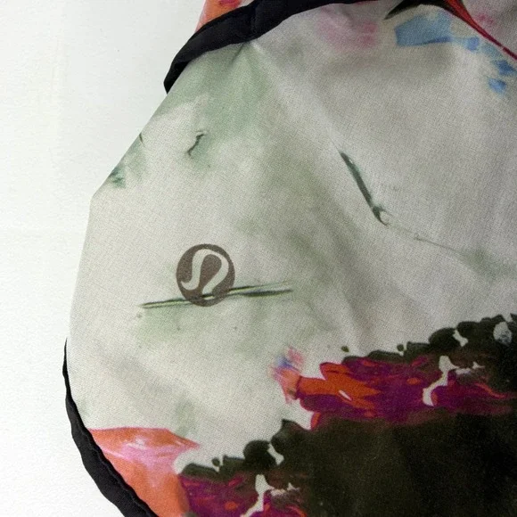 Lululemon Hotty Hot Shorts Multi Color Abstract Print Black Waist Zip Women Size - Picture 2 of 5